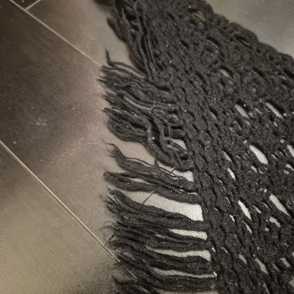Handmade Knit Pattern Scarf - Picture 4 of 8